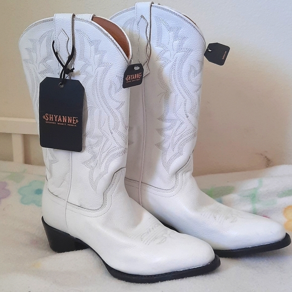Nwt Shyanne White Cowgirl Boots 